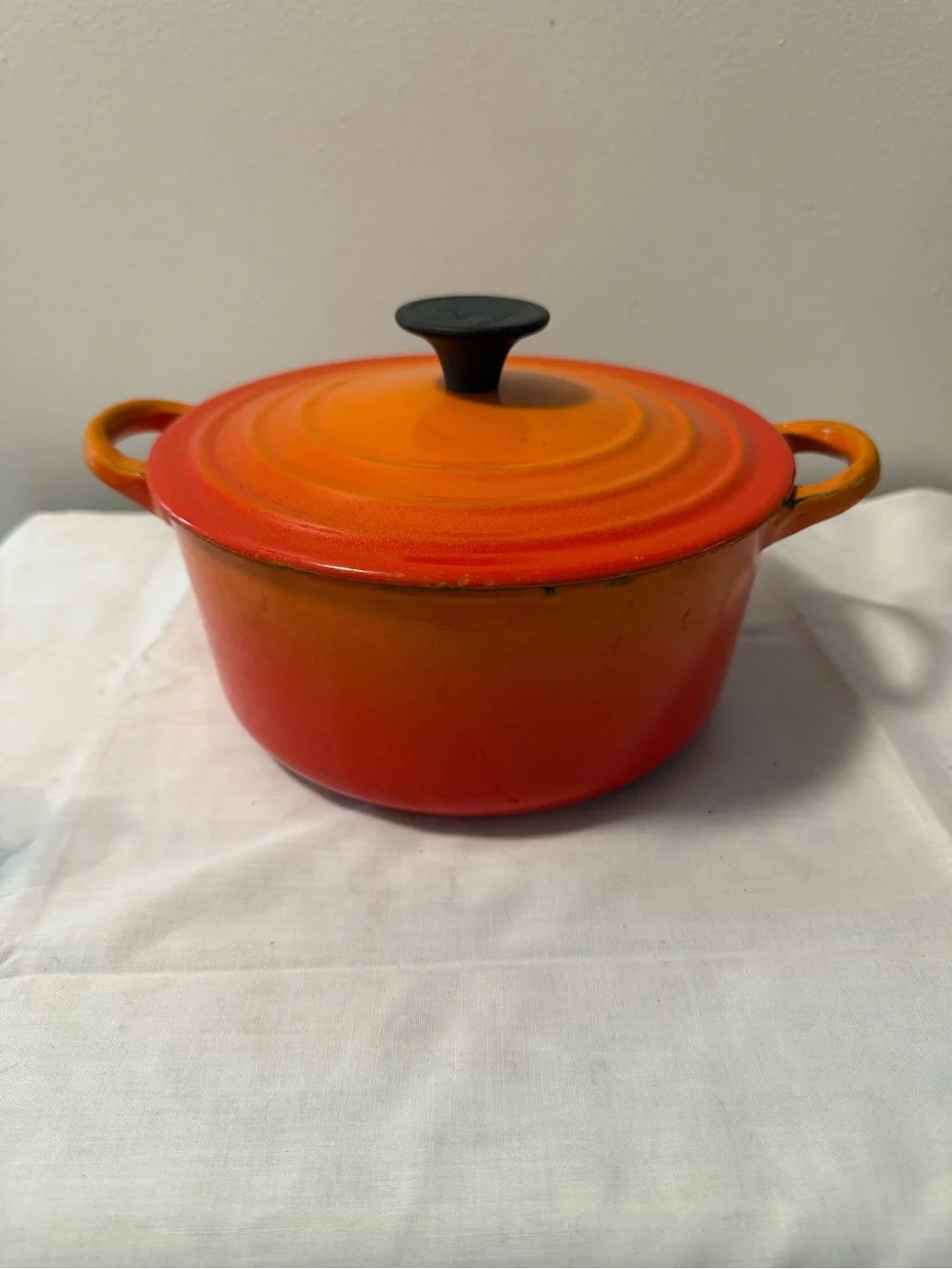 Le Creuset Orange Gradient Round Dutch Oven with Lid B 2 Qt see pictures